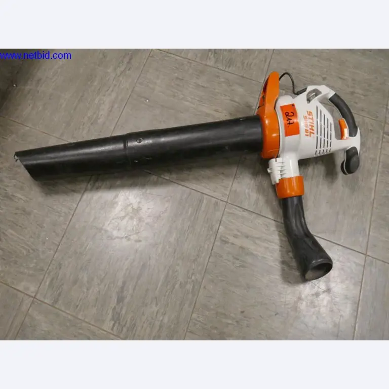 Reinigungsmaschinen und Büroausstattung-1