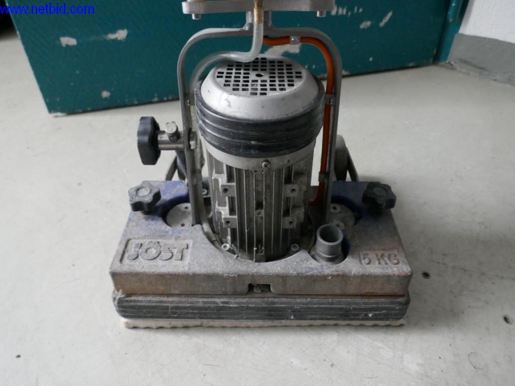 Reinigungsmaschinen und Büroausstattung-3