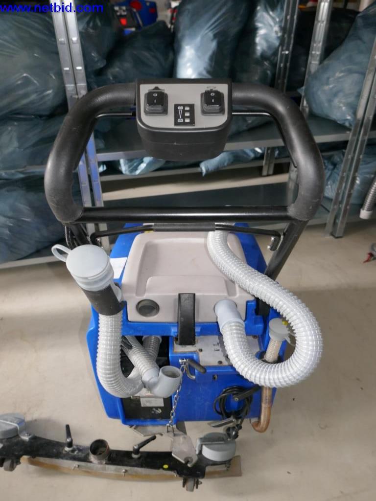 Reinigungsmaschinen und Büroausstattung-3