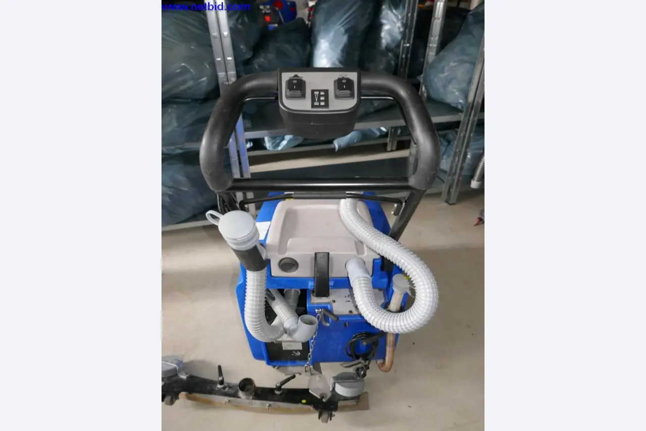 Reinigungsmaschinen und Büroausstattung-3