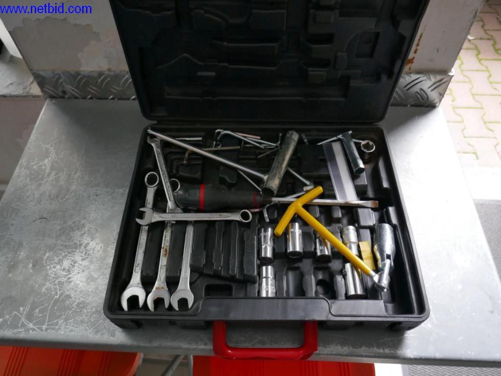 Reinigungsmaschinen und Büroausstattung-5