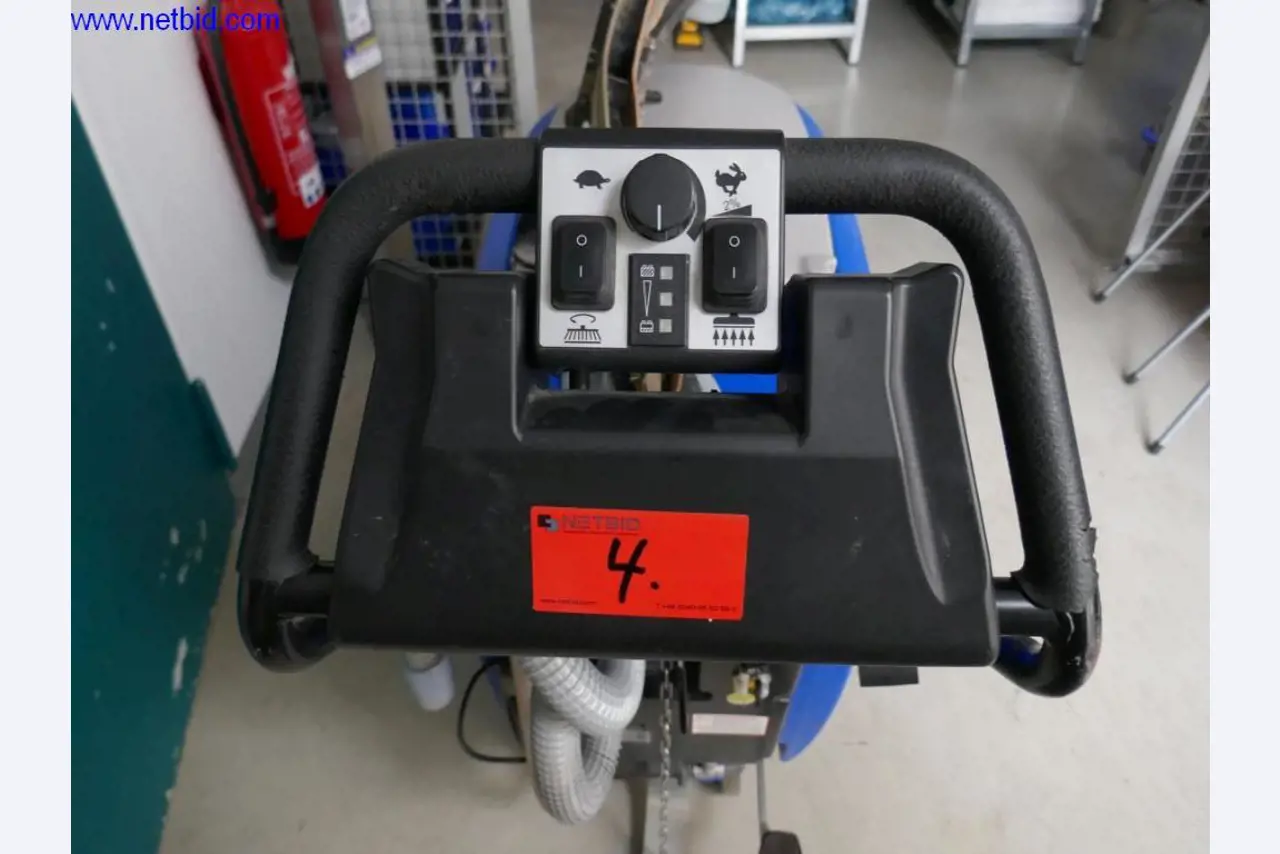 Reinigungsmaschinen und Büroausstattung-3