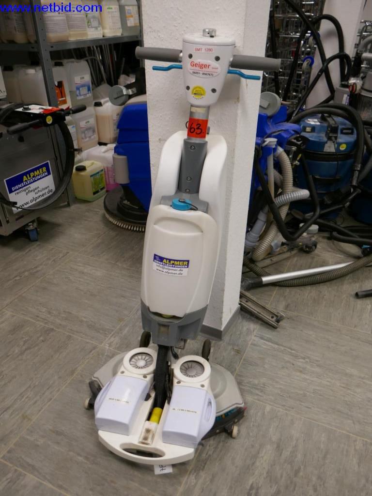 Reinigungsmaschinen und Büroausstattung-1