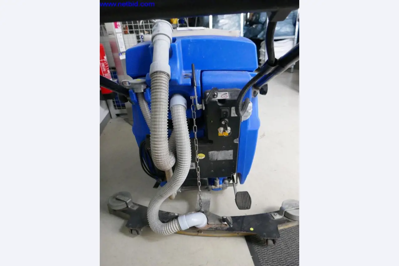 Reinigungsmaschinen und Büroausstattung-3