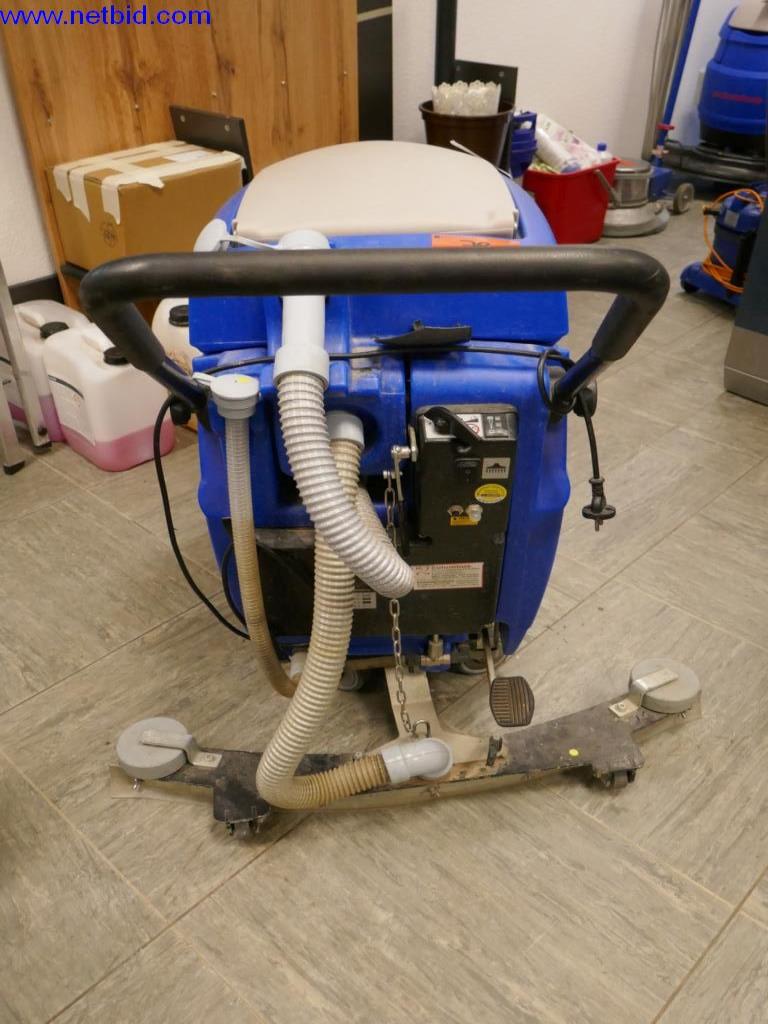 Reinigungsmaschinen und Büroausstattung-3