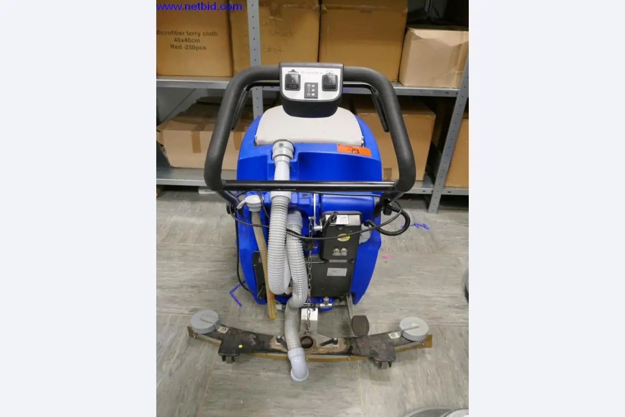 Reinigungsmaschinen und Büroausstattung-3