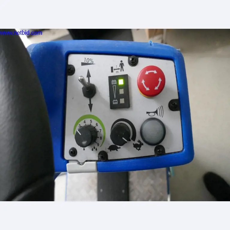 Reinigungsmaschinen und Büroausstattung-3