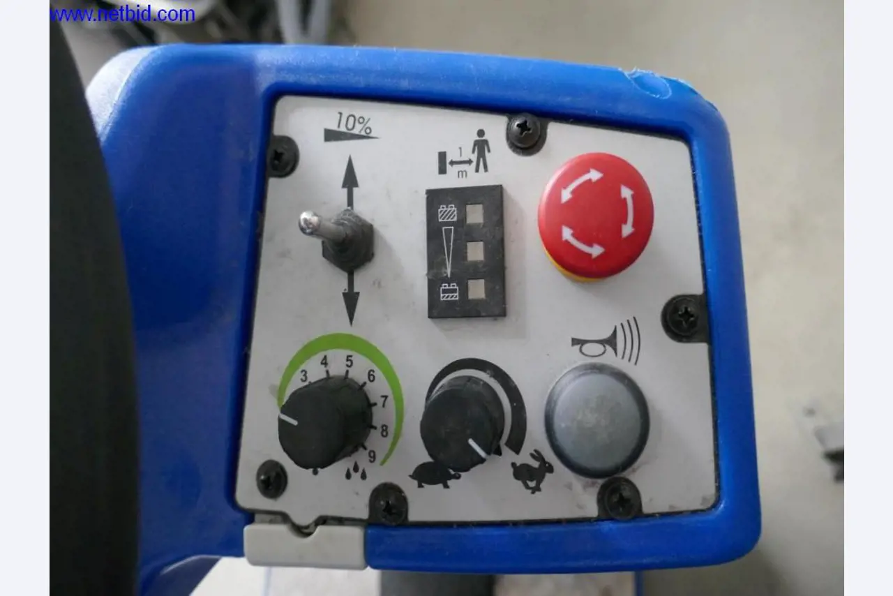 Reinigungsmaschinen und Büroausstattung-3