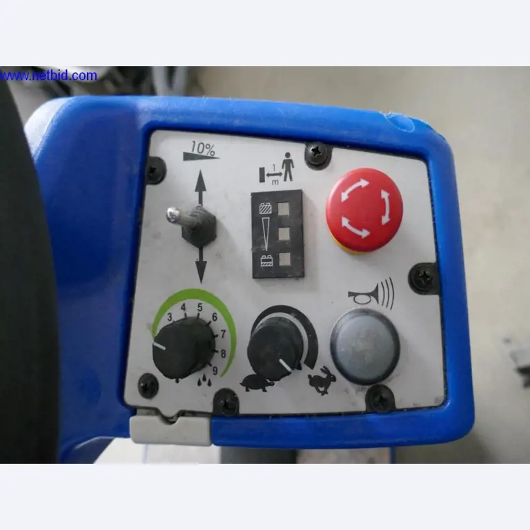 Reinigungsmaschinen und Büroausstattung-3