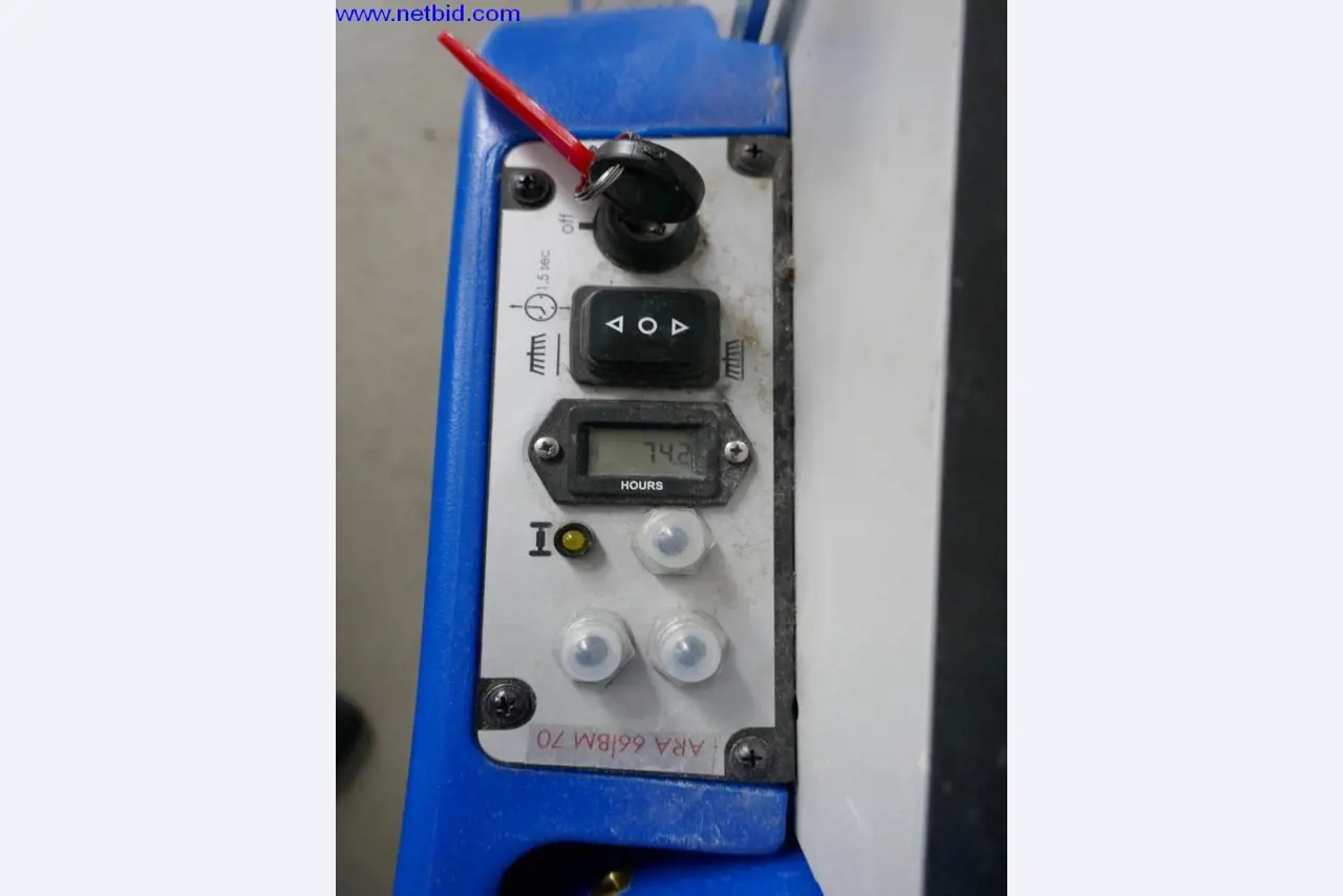 Reinigungsmaschinen und Büroausstattung-4