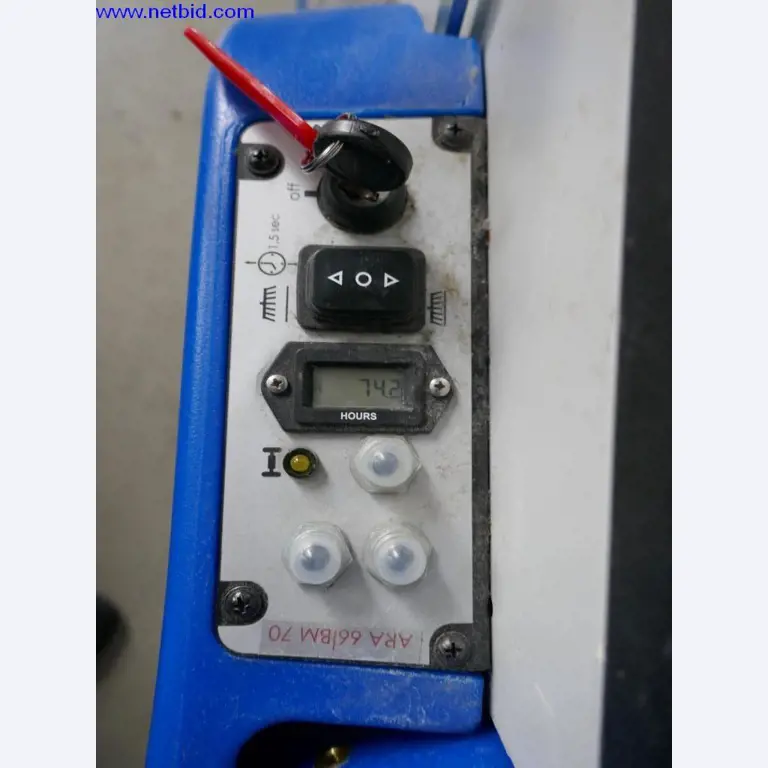 Reinigungsmaschinen und Büroausstattung-4