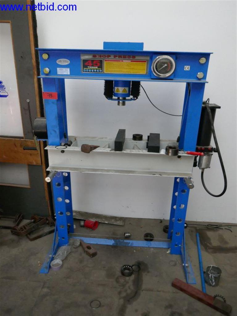 Equipos operativos y comerciales de los sectores de talleres de automoción, accesorios de construcción e ingeniería mecánica-1