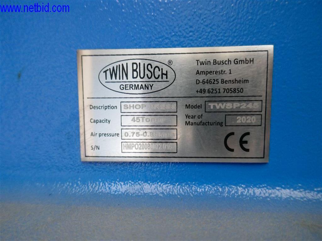 Equipos operativos y comerciales de los sectores de talleres de automoción, accesorios de construcción e ingeniería mecánica-3