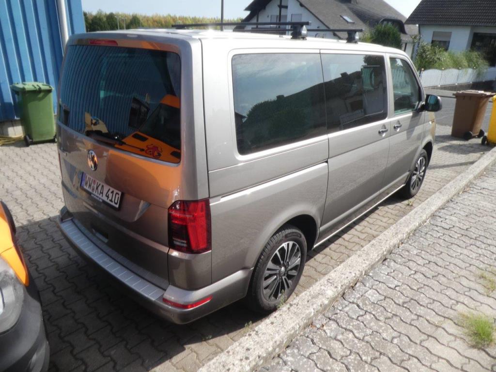 Equipos operativos y comerciales de los sectores de talleres de automoción, accesorios de construcción e ingeniería mecánica-3