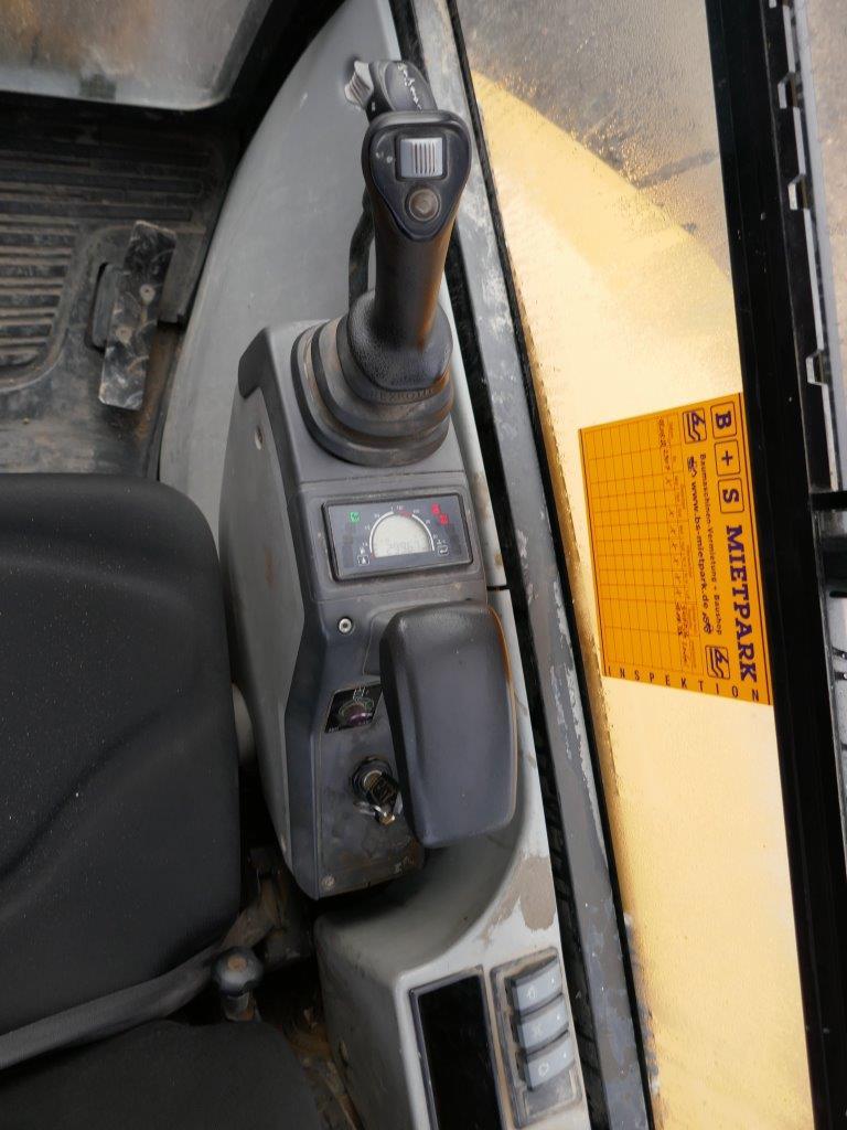 Equipos operativos y comerciales de los sectores de talleres de automoción, accesorios de construcción e ingeniería mecánica-3