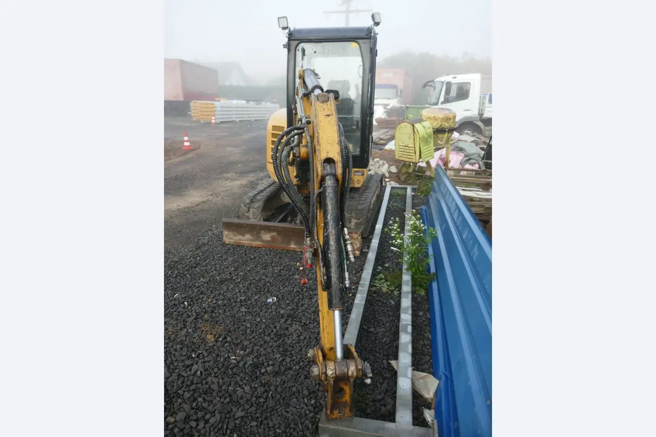 Equipos operativos y comerciales de los sectores de talleres de automoción, accesorios de construcción e ingeniería mecánica-9
