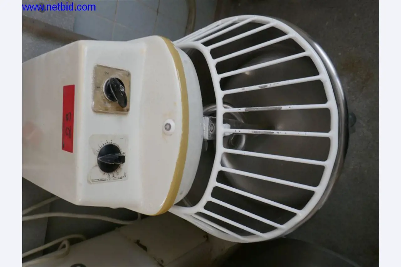 Equipamiento operativo y de oficina de una panadería-2