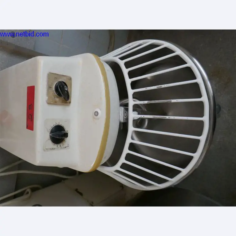 Equipamiento operativo y de oficina de una panadería-2