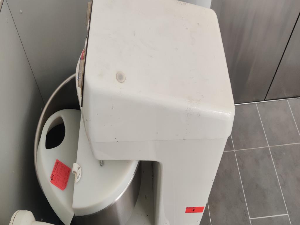 well-maintained spiral kneading machines and a universal dishwasher-3