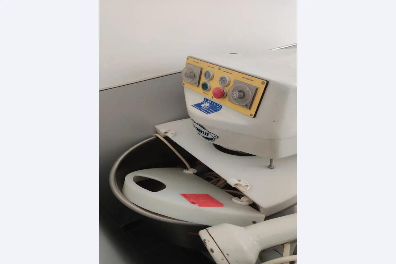 well-maintained spiral kneading machines and a universal dishwasher-4
