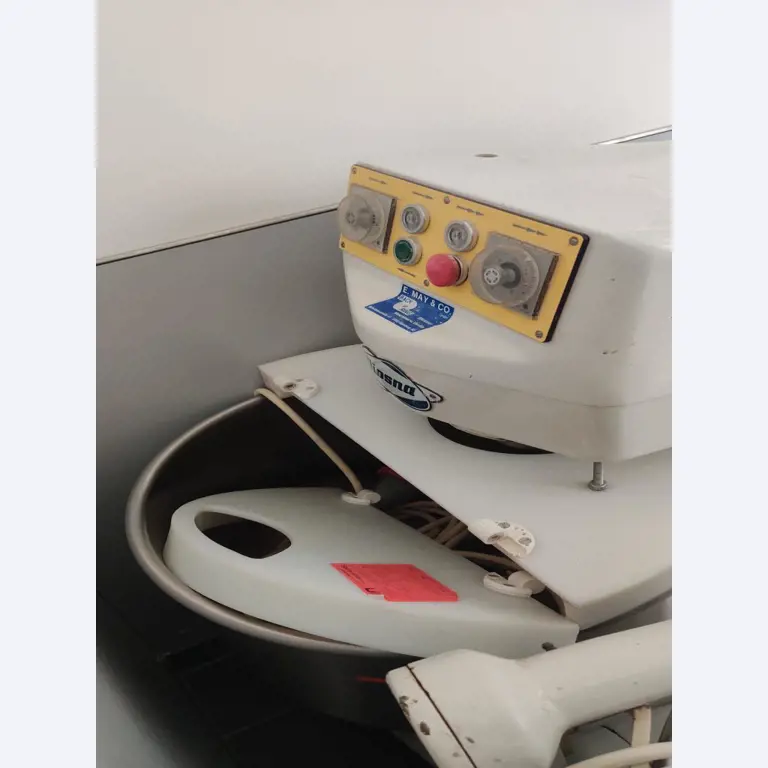 well-maintained spiral kneading machines and a universal dishwasher-4