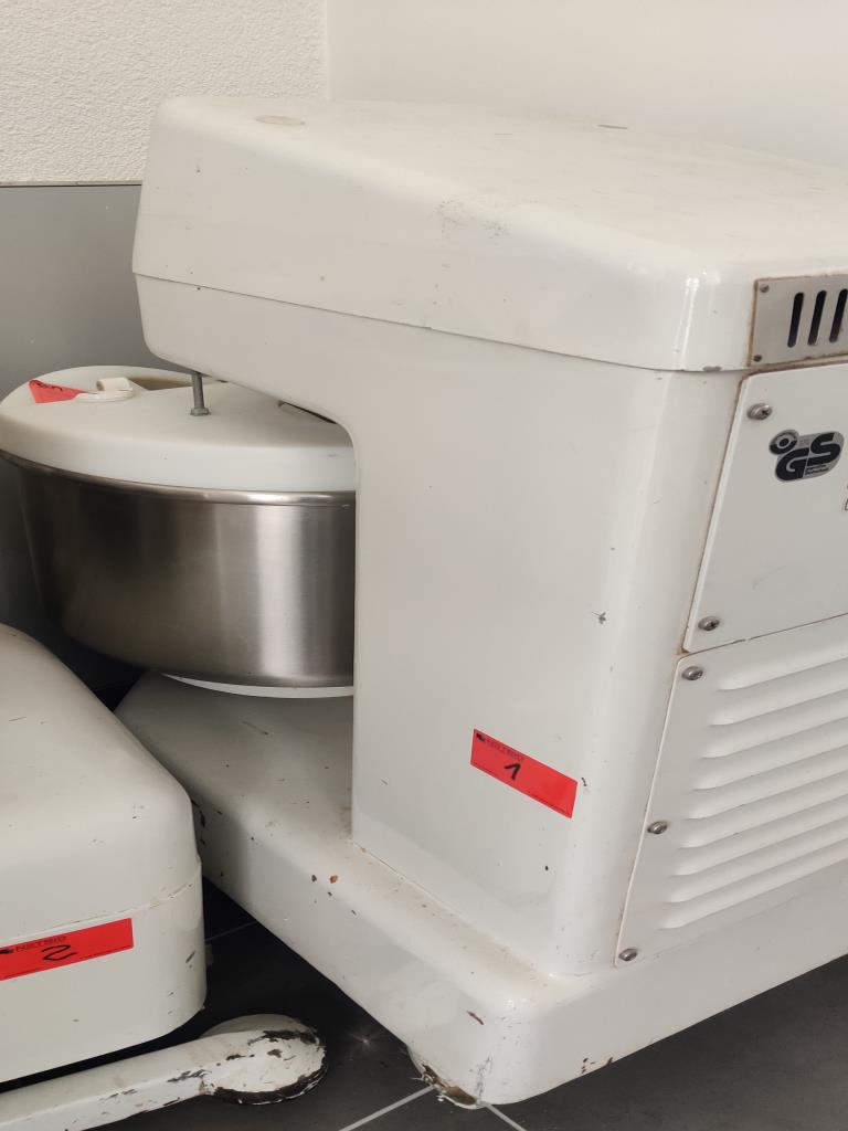 well-maintained spiral kneading machines and a universal dishwasher-5