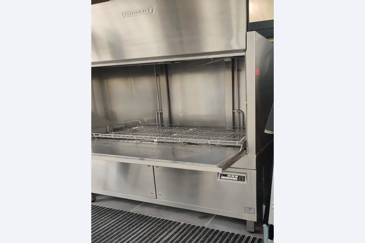 gepflegte Spiralknetmaschinen sowie eine Universalspülmaschine-5