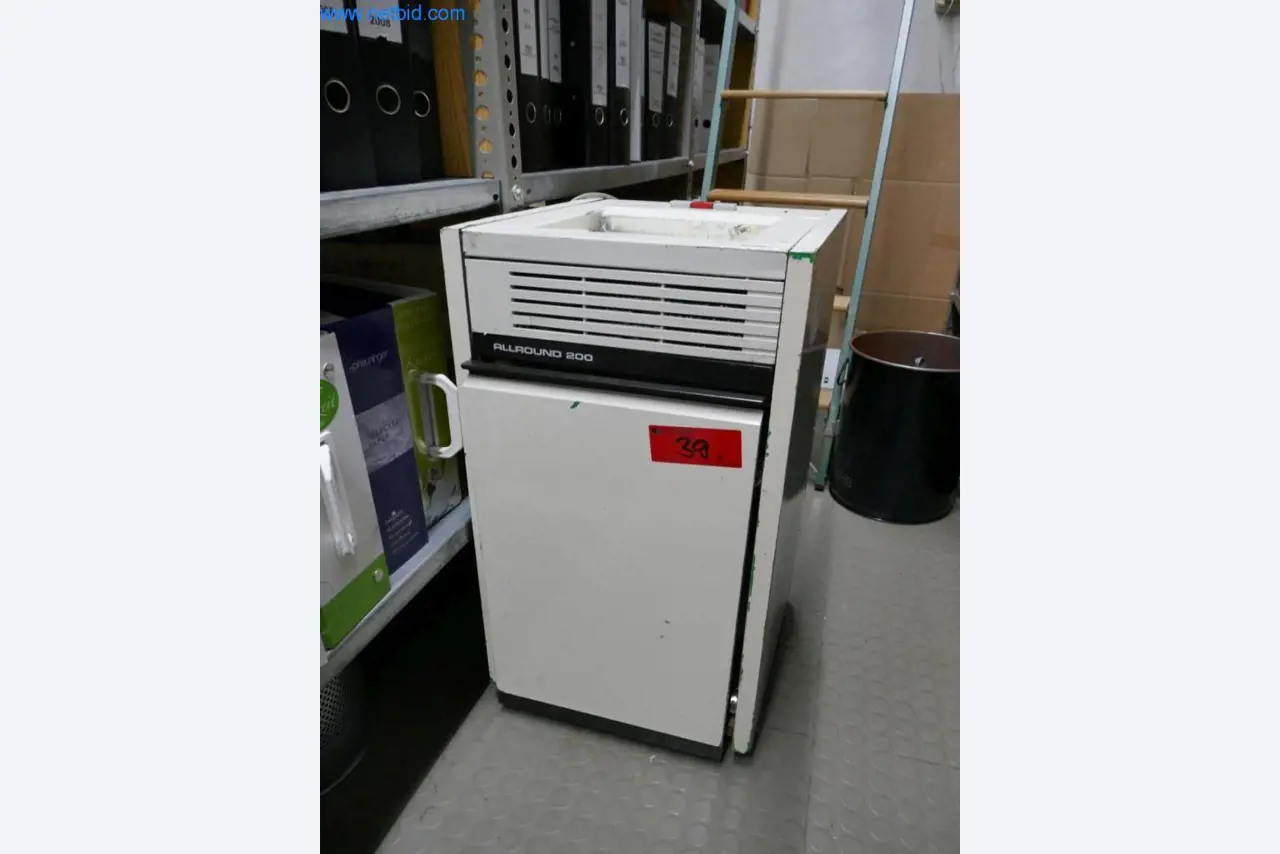 Maschinen aus dem Bereich Drucken und Sortieren-1