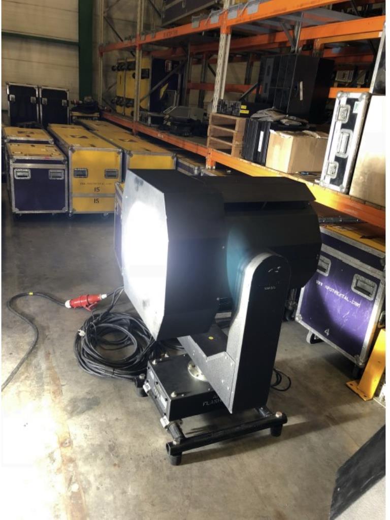 Dobrze utrzymany sprzęt technika eventowego-2