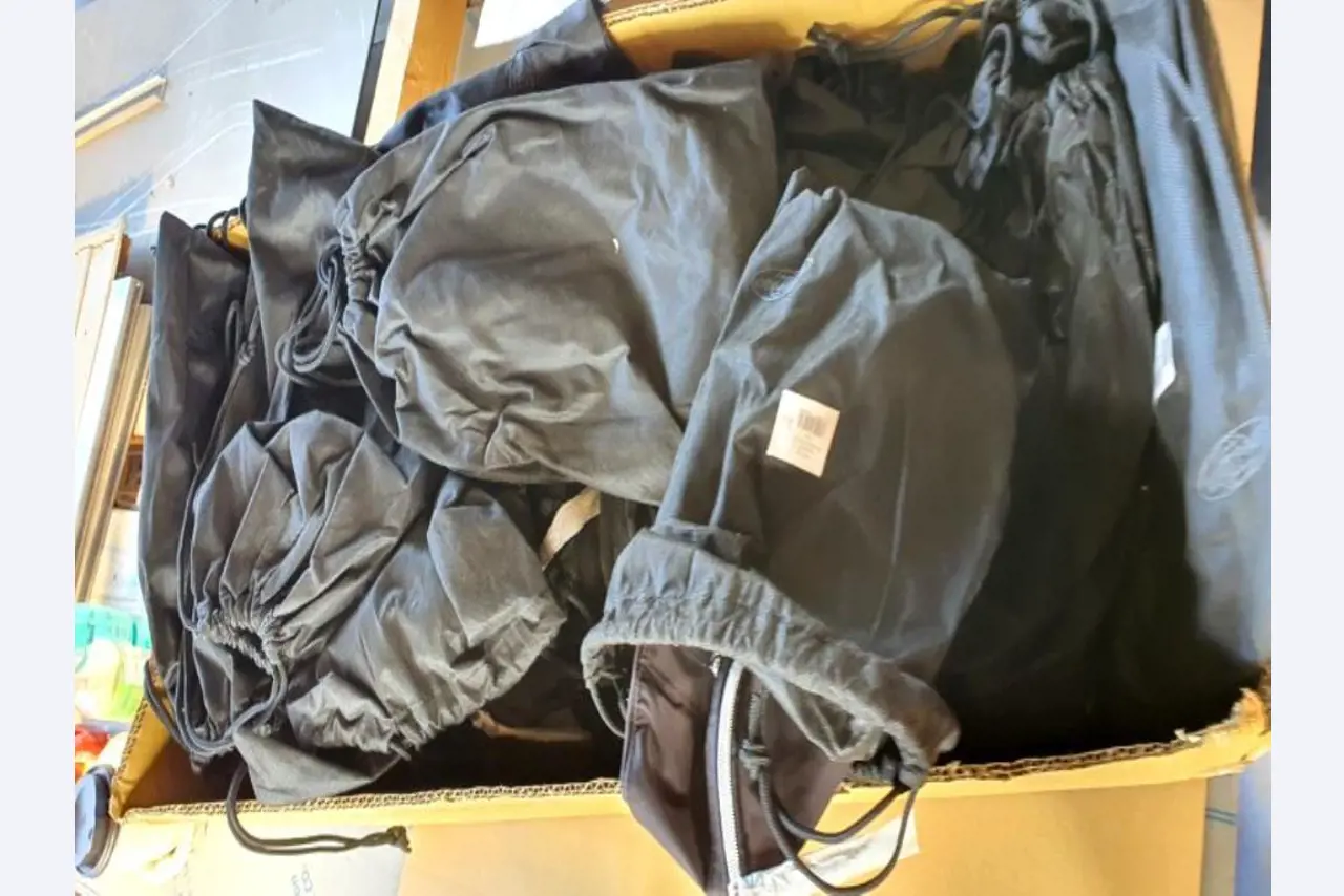 Satchels and school supplies-13