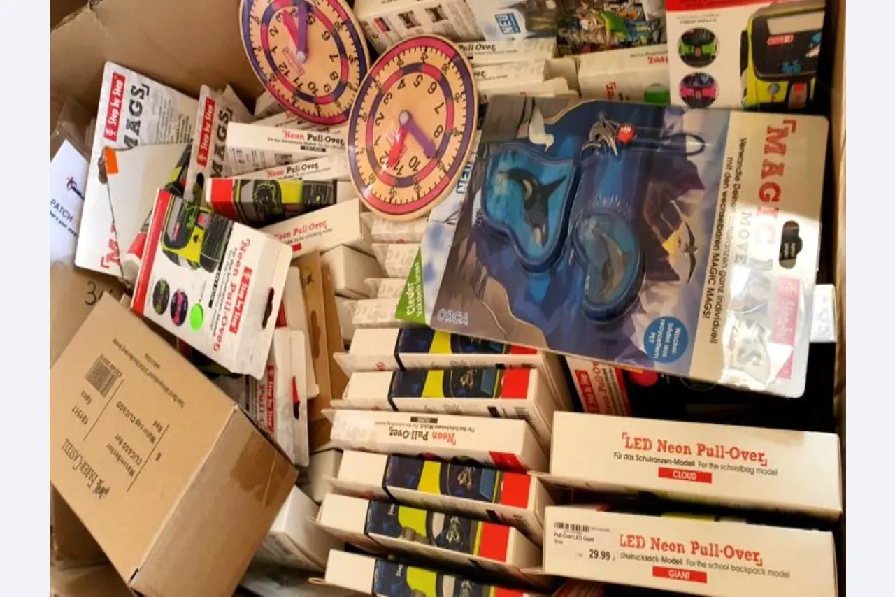 Satchels and school supplies-14