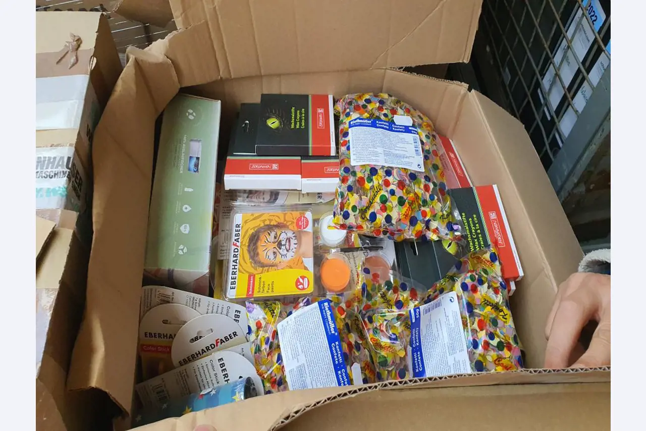 Satchels and school supplies-35