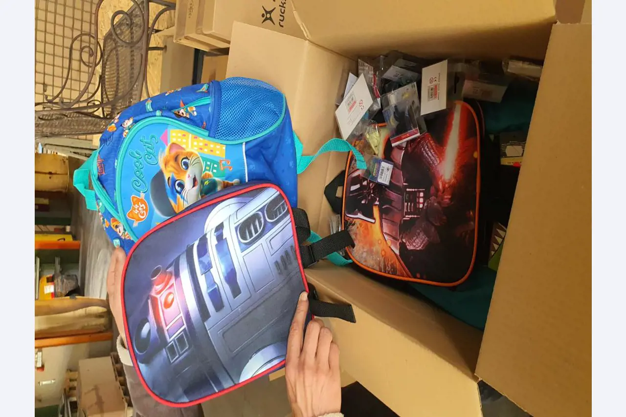 Satchels and school supplies-50