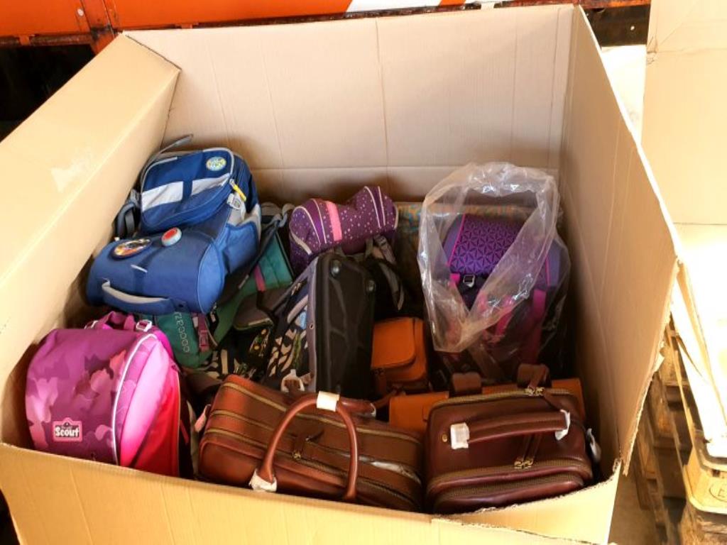 Tornistry i przybory szkolne-9