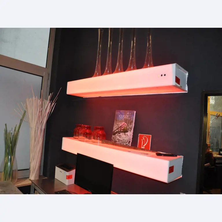 Dobře udržované vybavení obchodu a exkluzivní dekorativní předměty z květinového butiku-2