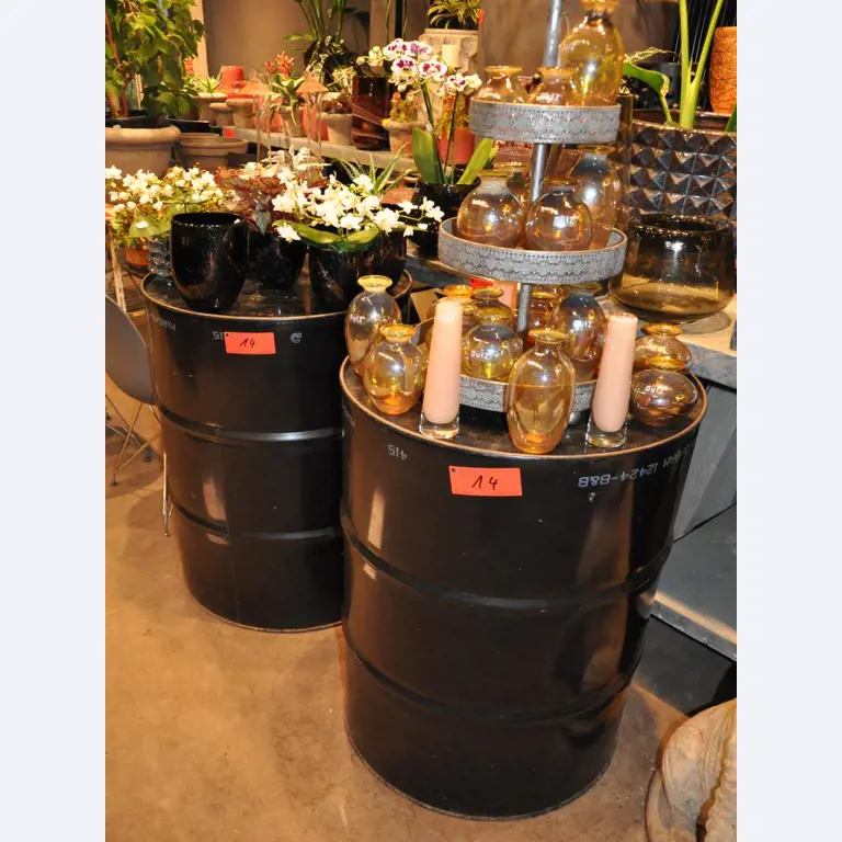 Well-maintained shop furnishings and exclusive decorative articles of a florist shop-6