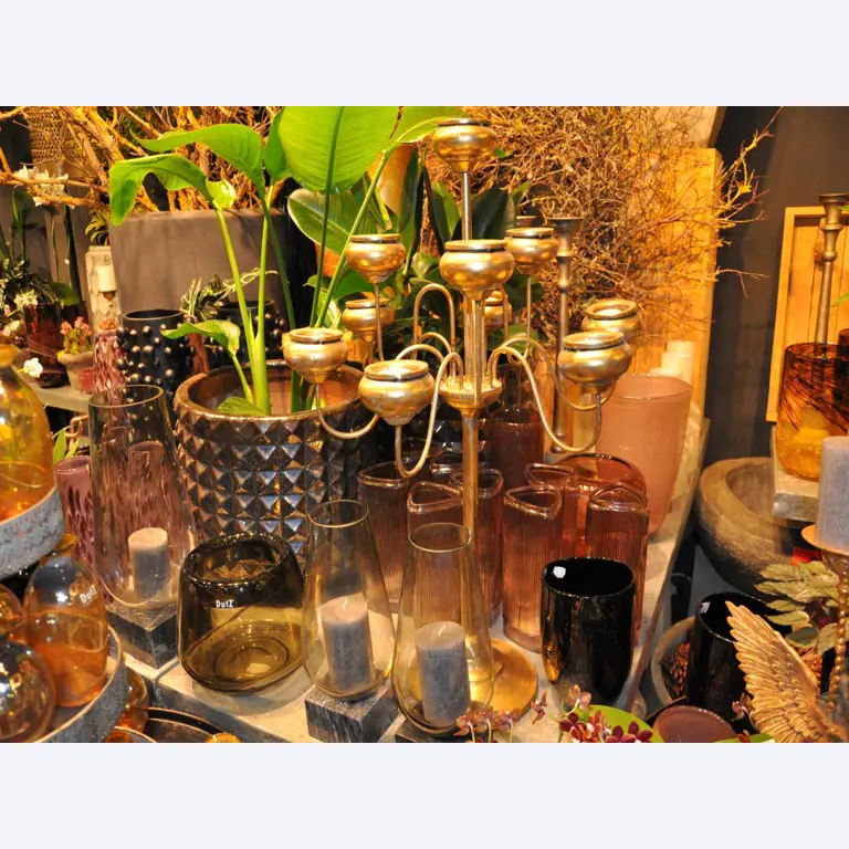 Well-maintained shop furnishings and exclusive decorative articles of a florist shop-8