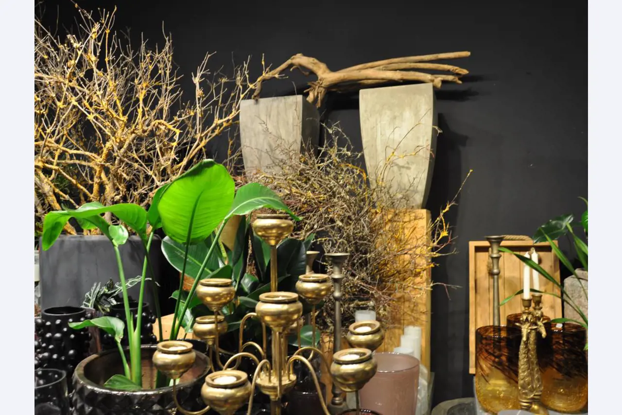 Well-maintained shop furnishings and exclusive decorative articles of a florist shop-9
