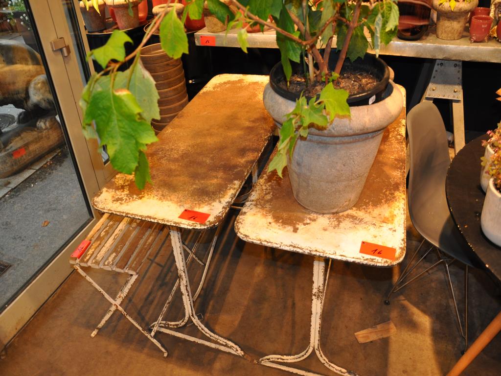 Dobře udržované vybavení obchodu a exkluzivní dekorativní předměty z květinového butiku-2