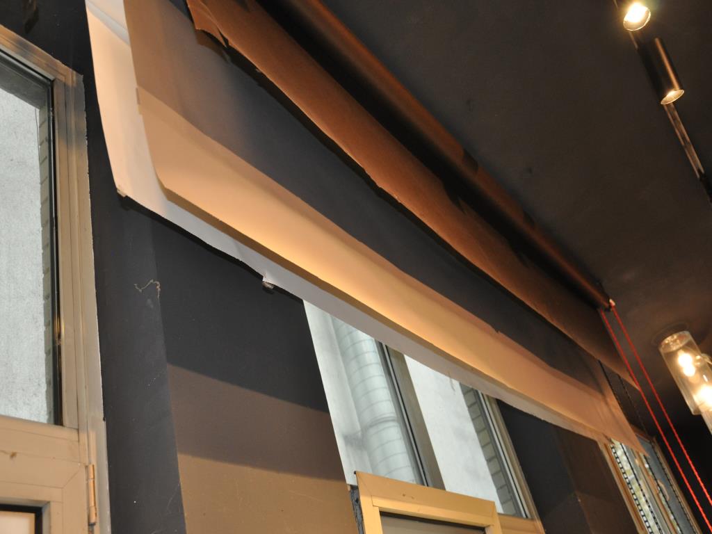 Dobře udržované vybavení obchodu a exkluzivní dekorativní předměty z květinového butiku-3