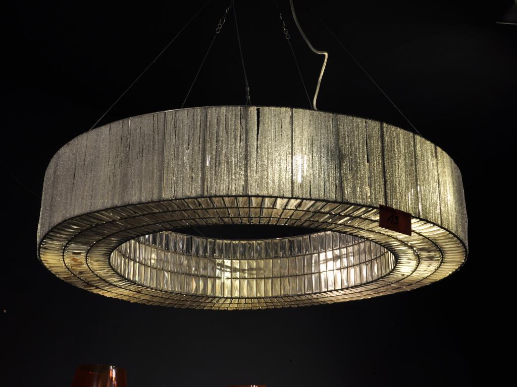 Dobře udržované vybavení obchodu a exkluzivní dekorativní předměty z květinového butiku-1