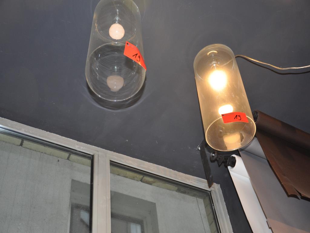 Dobře udržované vybavení obchodu a exkluzivní dekorativní předměty z květinového butiku-4