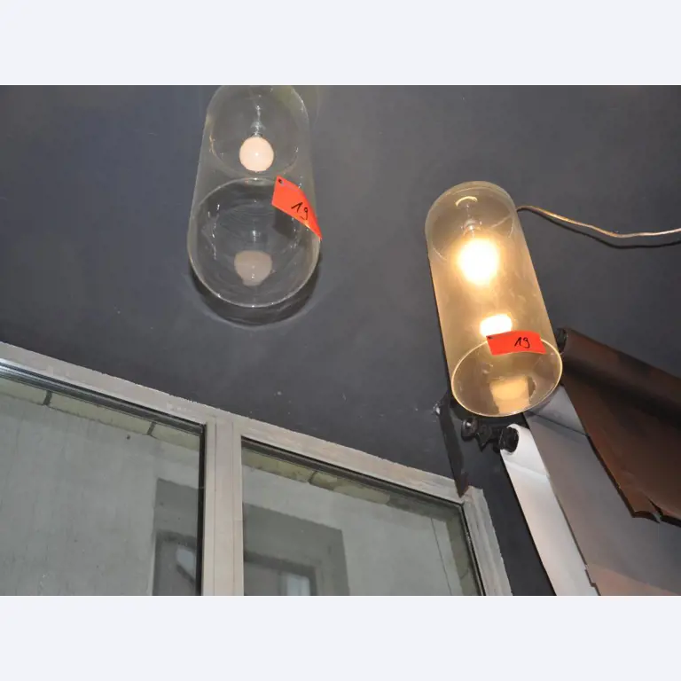 Dobře udržované vybavení obchodu a exkluzivní dekorativní předměty z květinového butiku-4