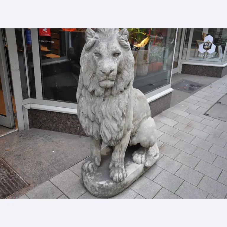 Dobře udržované vybavení obchodu a exkluzivní dekorativní předměty z květinového butiku-1