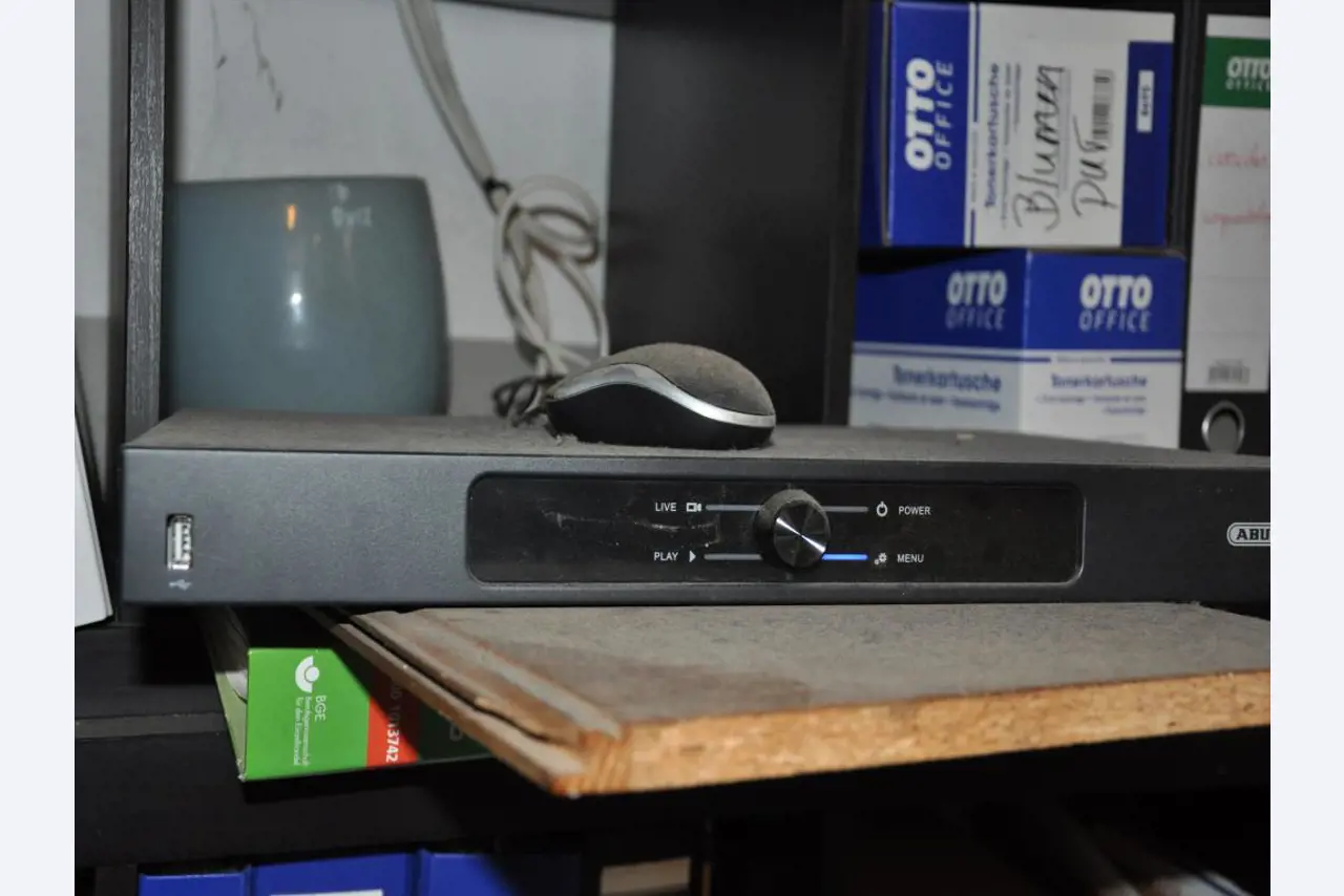 Gepflegte Ladeneinrichtung sowie exklusive Dekorationsartikel einer Blumenboutique-1