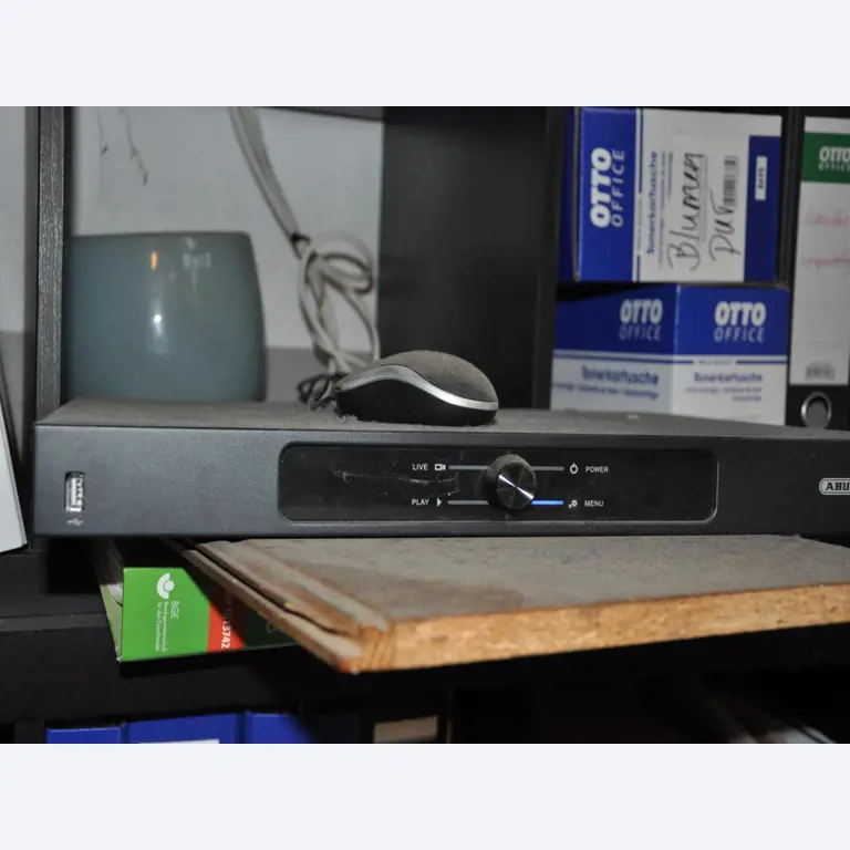 Gepflegte Ladeneinrichtung sowie exklusive Dekorationsartikel einer Blumenboutique-1