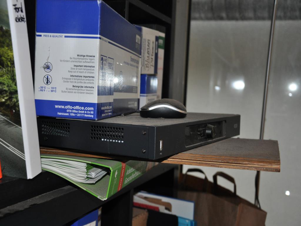 Gepflegte Ladeneinrichtung sowie exklusive Dekorationsartikel einer Blumenboutique-2