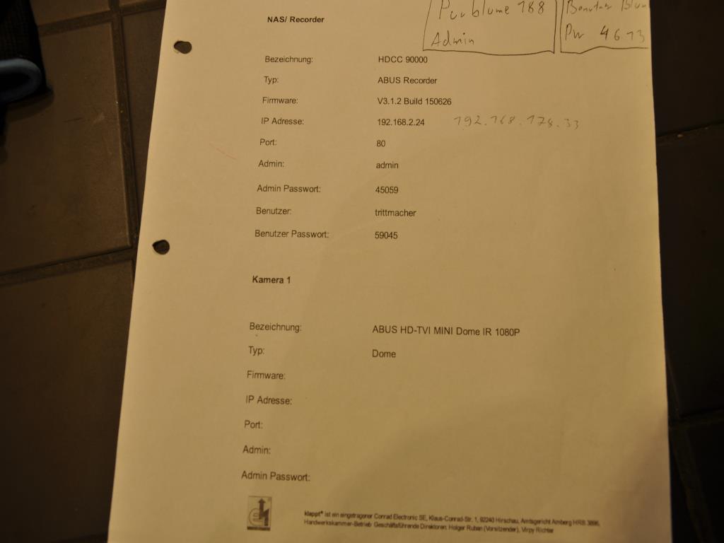 Gepflegte Ladeneinrichtung sowie exklusive Dekorationsartikel einer Blumenboutique-3