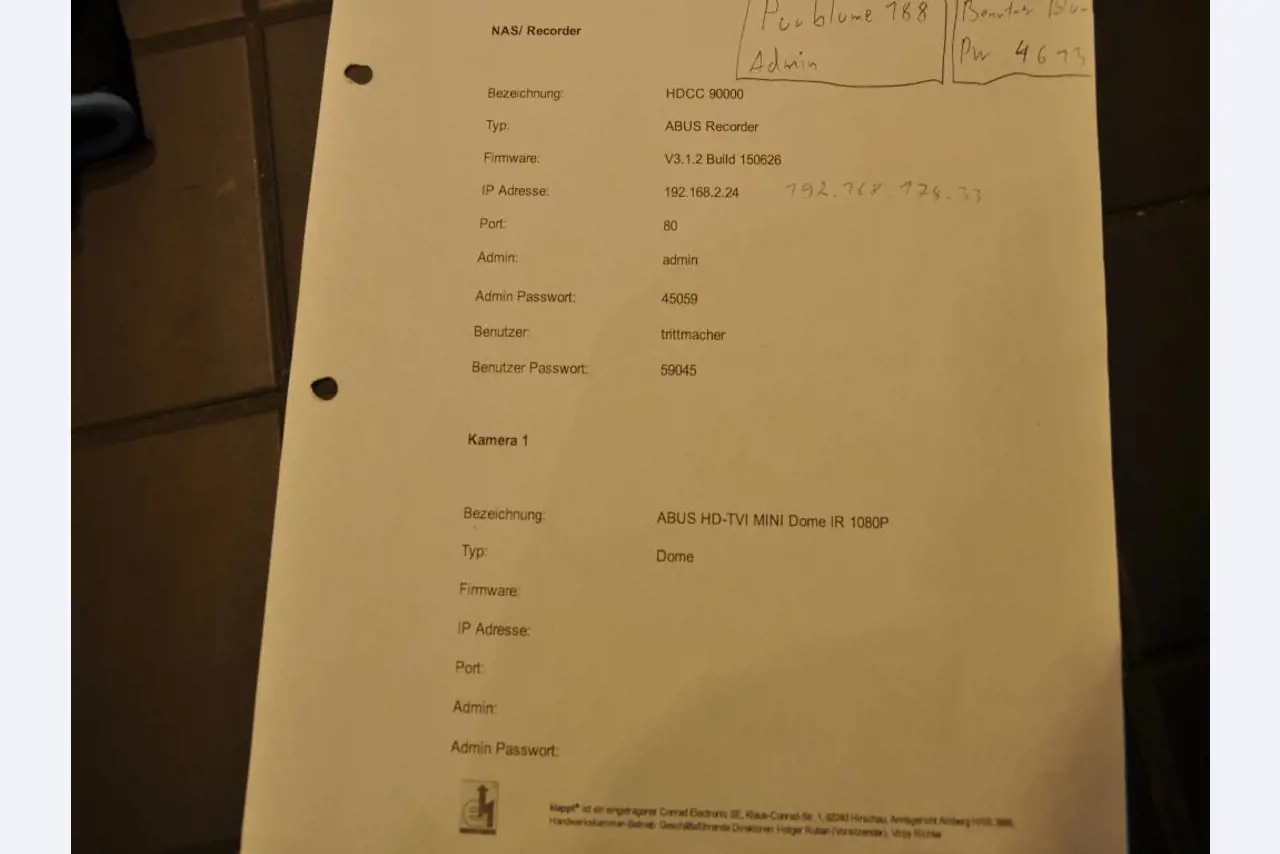 Gepflegte Ladeneinrichtung sowie exklusive Dekorationsartikel einer Blumenboutique-3