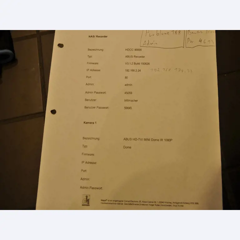 Gepflegte Ladeneinrichtung sowie exklusive Dekorationsartikel einer Blumenboutique-3